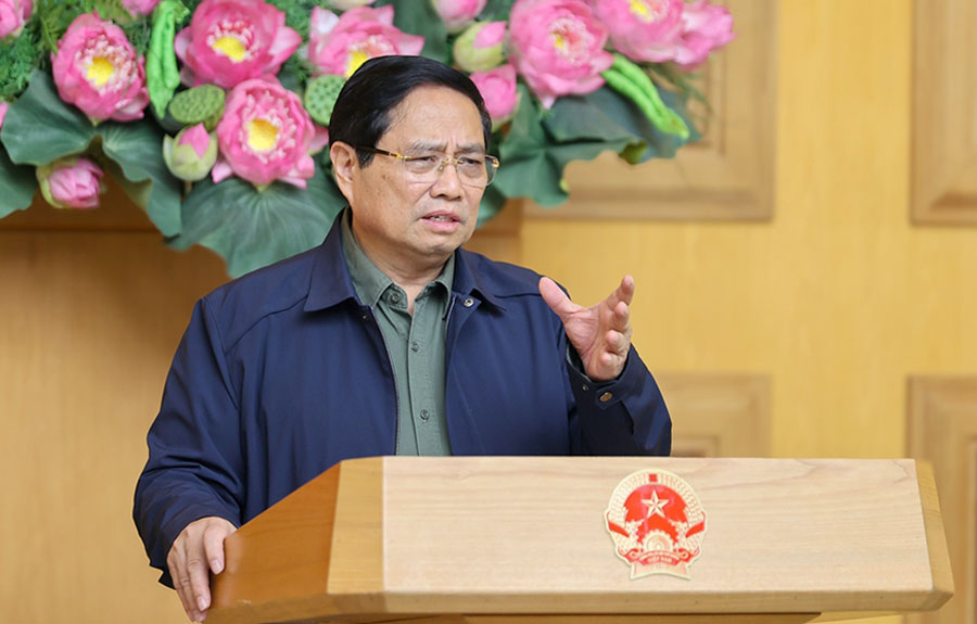 Thủ tướng yêu cầu các bộ ngành, địa phương khẩn trương thống kê, tổng hợp và cập nhật về tình hình thiệt hại, báo cáo ngay Bộ Chính trị, Ban Bí thư và cấp có thẩm quyền. Ảnh: Nhật Bắc