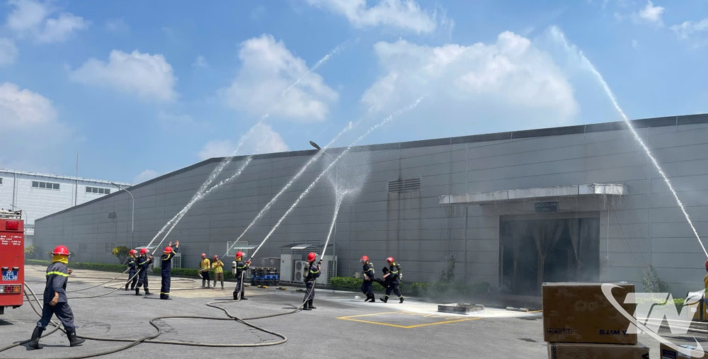 Công ty TNHH You Sung Vina thực tập phương án chữa cháy.