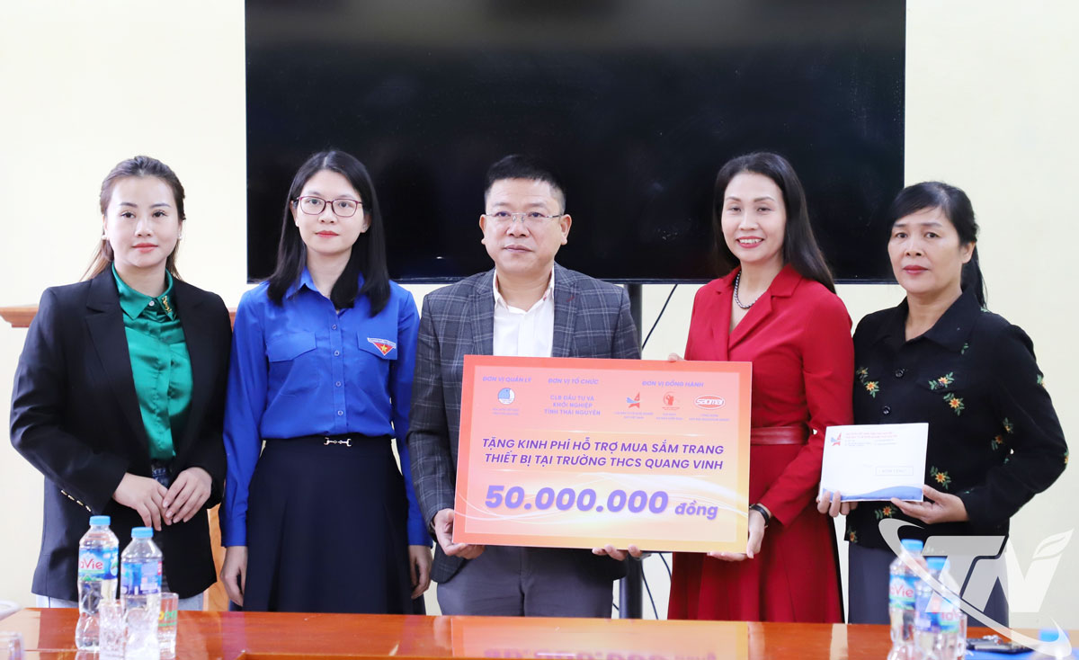 CLB Đầu tư và Khởi nghiệp tỉnh Thái Nguyên hỗ trợ Trường THCS Quang Vinh 50 triệu đồng.