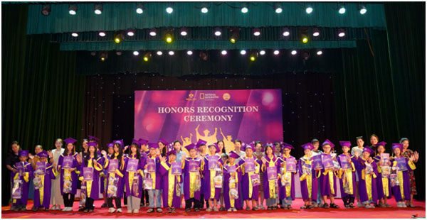 Học viên Regal Edu rạng rỡ trong Lễ Honors Recognition Ceremony 2025 tại thành phố Hải Phòng - đánh dấu hành trình học tập đầy tự tin và sáng tạo.