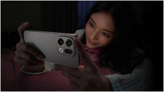 Hệ thống cụm 3 camera mặt sau 50MP.