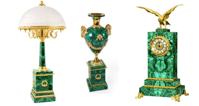 Shop Hàng Nga có bán gì? Một trong số các dòng sản phẩm tiêu biểu của shop là đèn trang trí, đồng hồ để bàn bằng đá Malachite tinh xảo.