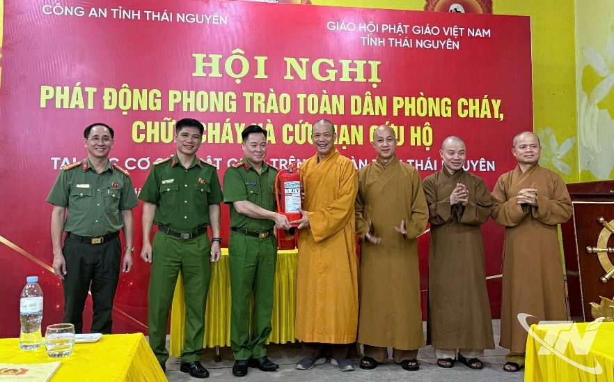 Công an tỉnh phối hợp với Ban Trị sự Giáo hội Phật giáo tỉnh Thái Nguyên phát động phong trào toàn dân phòng cháy chữa cháy tại các cơ sở Phật giáo.