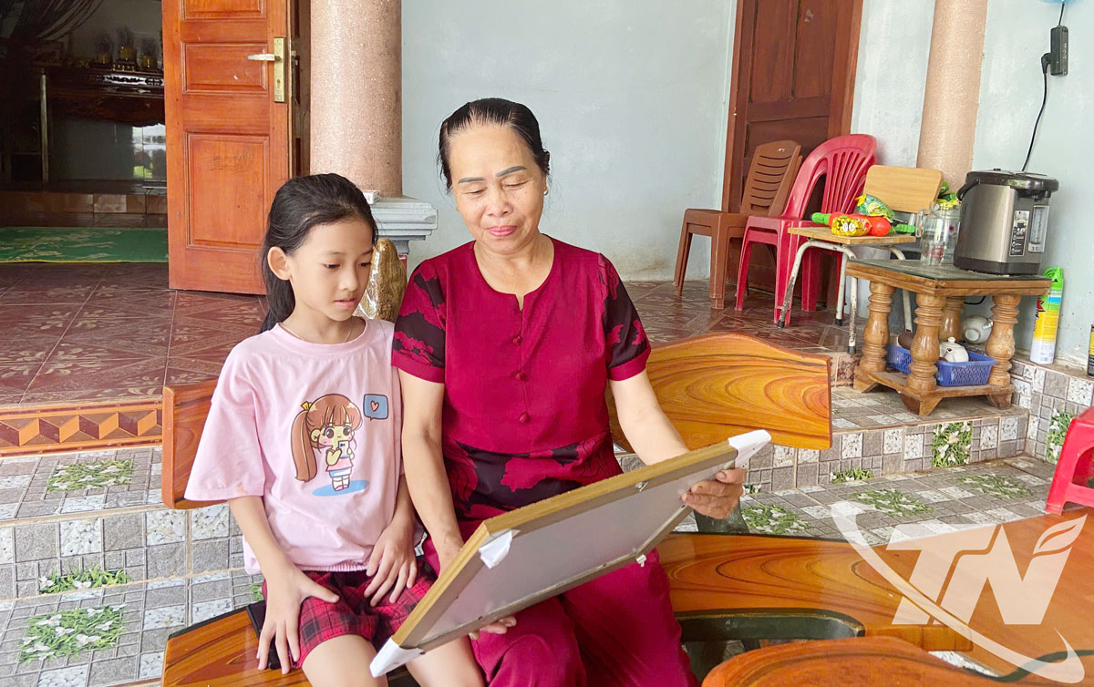 Với những đóng góp của mình, bà Phạm Thị Học đã nhận được nhiều bằng khen, giấy khen của các cấp.