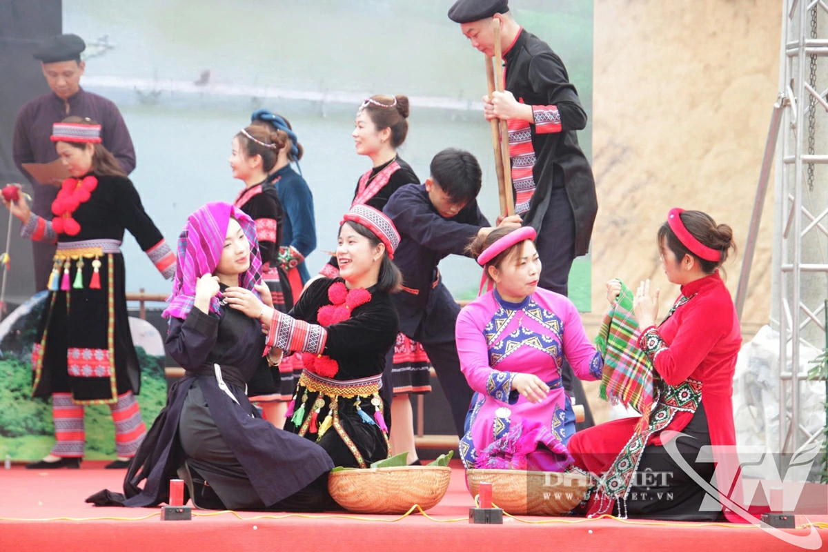 Hoạt động văn hóa mô tả đời sống thường nhật của các cư dân tại Chợ tình Xuân Dương.