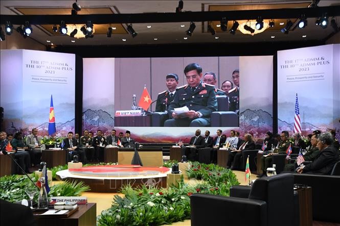 越南国防部部长潘文江大将率团出席并发表讲话。（图片来源：越通社）