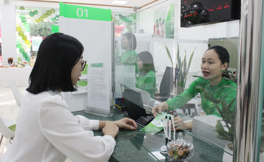 Tính đến cuối tháng 10, Vietcombank Chi nhánh Thái Nguyên chưa tiếp nhận hồ sơ nào của khách hàng chuyển đến từ ngân hàng khác và cũng chưa có khách hàng nào chuyển hồ sơ đi từ Chi nhánh.