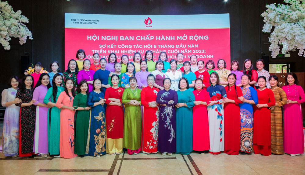 Tập thể Ban Chấp hành Hội Nữ doanh nhân tỉnh Thái Nguyên tại cuộc họp chuẩn bị Đại hội đại biểu lần thứ IV, nhiệm kỳ 2023-2028.