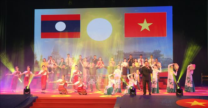 Chương trình nhằm tôn vinh tình hữu nghị thắm thiết đặc biệt Việt Nam - Lào.