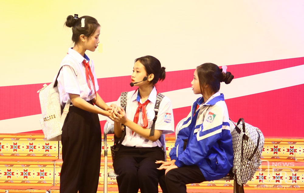 Học sinh Trường THCS Phú Cường (Đại Từ) chia sẻ kỹ năng phòng tránh bạo lực học đường.