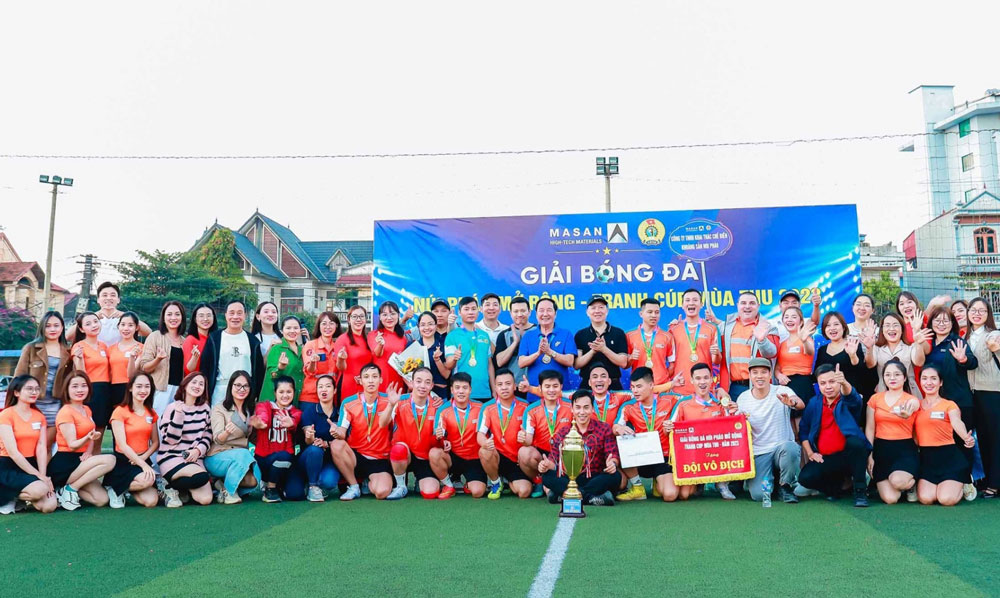 đội bóng của Công ty TNHH Khai thác Chế biến khoáng sản Núi Pháo giành ngôi Vô địch.
