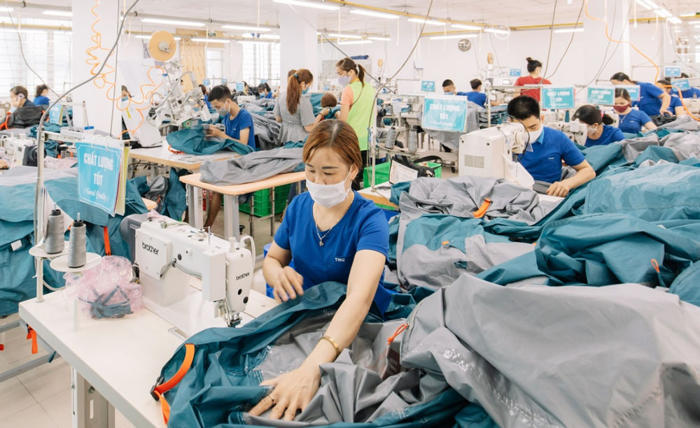 The production line of TNG Phu Binh 1 branch for export (Kha Son industrial cluster, Phu Binh district). 