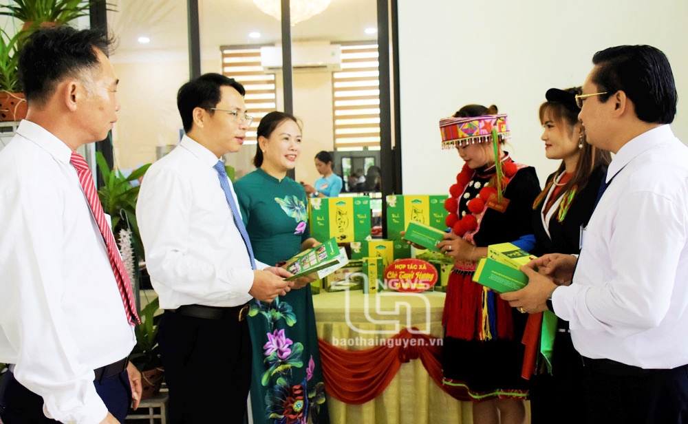 HTX chè Tuyết Hương (ở xã Hóa Trung) tham gia trưng bày, giới thiệu các sản phẩm tại Đại hội Hội Nông dân huyện Đồng Hỷ nhiệm kỳ 2023-2028 (tháng 8-2023).