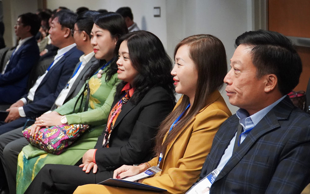 Thai Nguyen delegation members attend the workshop. 