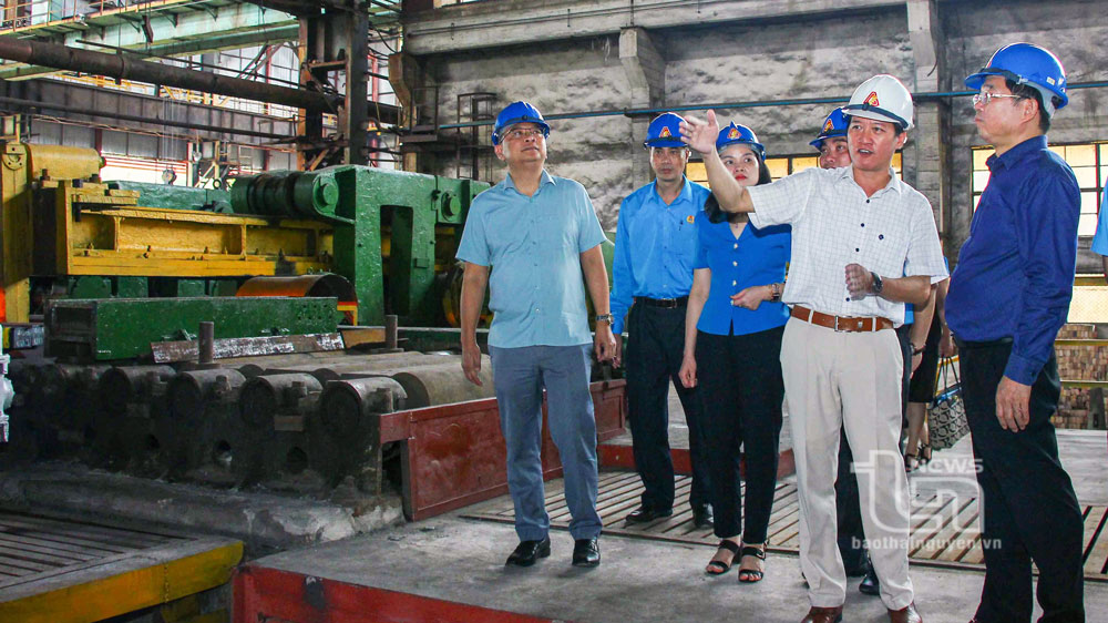 Lãnh đạo Tổng Công ty Thép Việt Nam tham quan công trình “Sửa chữa, cải tạo, nâng cấp lò nung số 2” tại Nhà máy Cán thép Lưu Xá.