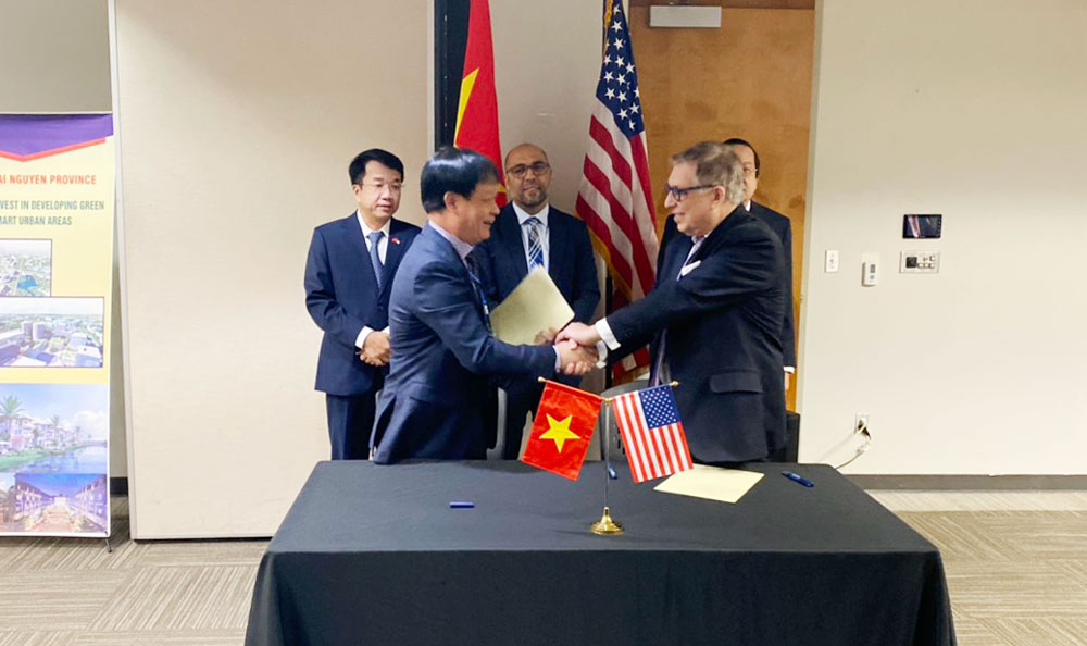 The signing ceremony of the cooperation agreement between the Vietnam Chamber of Commerce and Industry and the Los Angeles Area Chamber of Commerce, US.