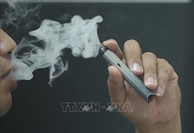 A 2022 survey on tobacco use among students aged 13-15 shows an increase in electronic cigarette use to 3.5% as compared with 2.6% in 2019. (Photo: VNA)