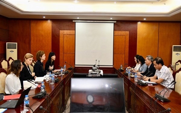 The meeting between the Sports Authority of Vietnam and the IOCs delegation (photo: VNA)