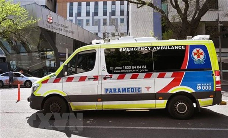 Xe cứu thương chuyển bệnh nhân tới bệnh viện ở Melbourne, Australia. 