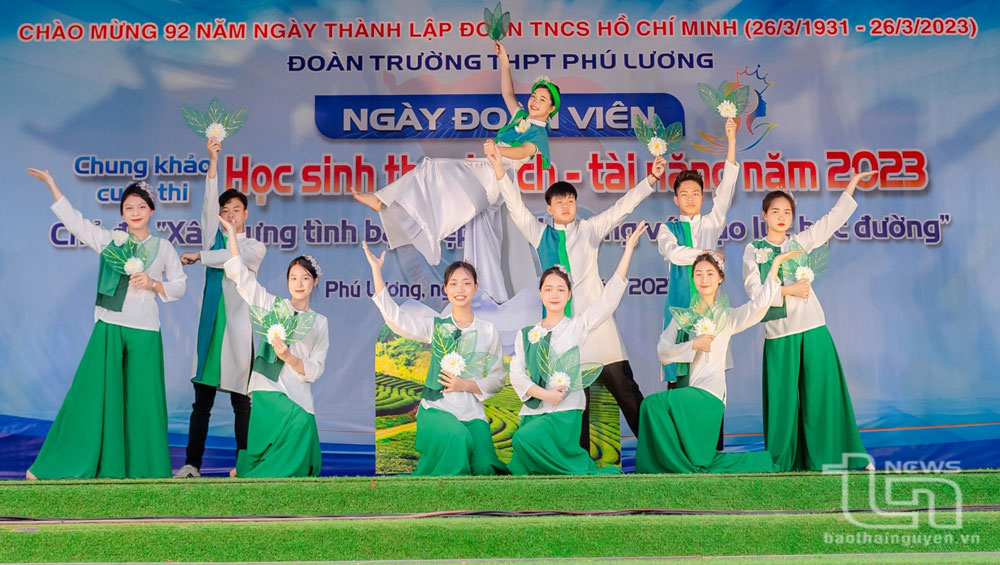 Đoàn Thanh niên Trường THPT Phú Lương thường xuyên tổ chức các phong trào thi đua và hoạt động văn hóa, văn nghệ thu hút đông đảo học sinh tham gia. Ảnh: TL