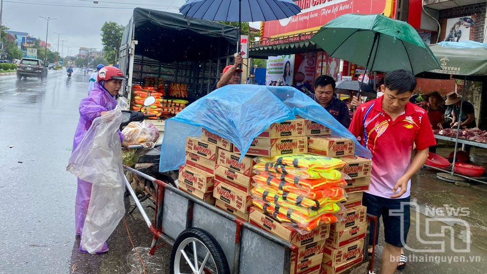 Ngay khi xuất hiện những địa phương, gia đình bị ngập, rất nhiều tổ chức, cá nhân đã có những hoạt động cứu trợ cho bà con.