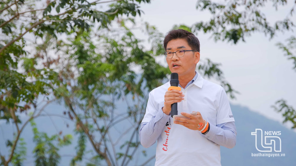 Mr. Park Sungho, CEO of SEV and SEVT, delivered a speech at the event.