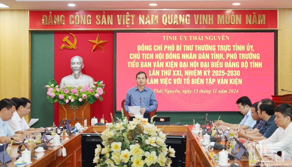 Đồng chí Phó Bí thư Thường trực Tỉnh ủy Phạm Hoàng Sơn chủ trì cuộc họp.