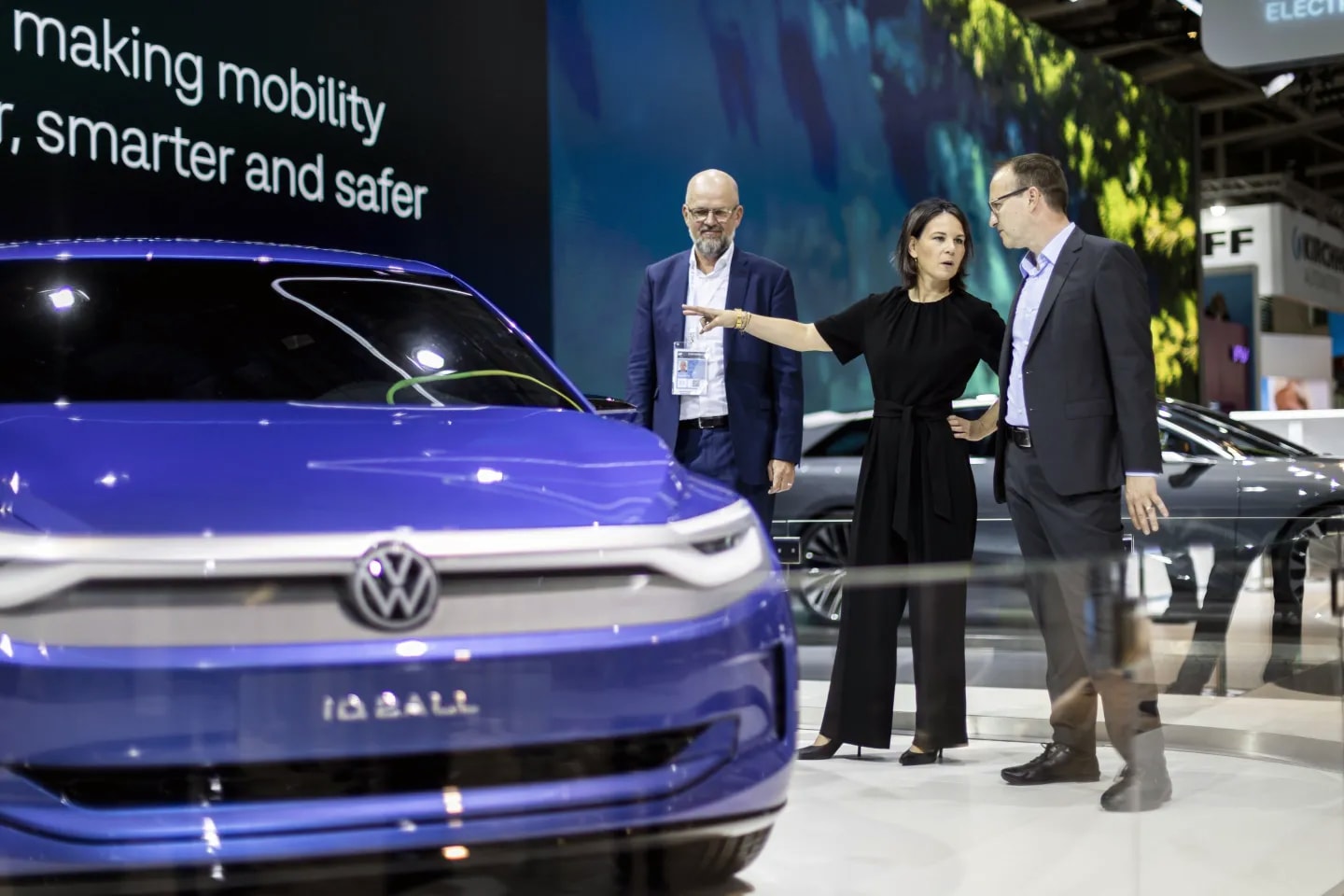 Volkswagen đang đóng cửa hàng loạt nhà máy để ứng phó khó khăn. Ảnh: Fortune