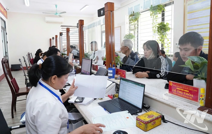 Nỗ lực phục vụ nhân dân, 'làm hết việc, không hết giờ'