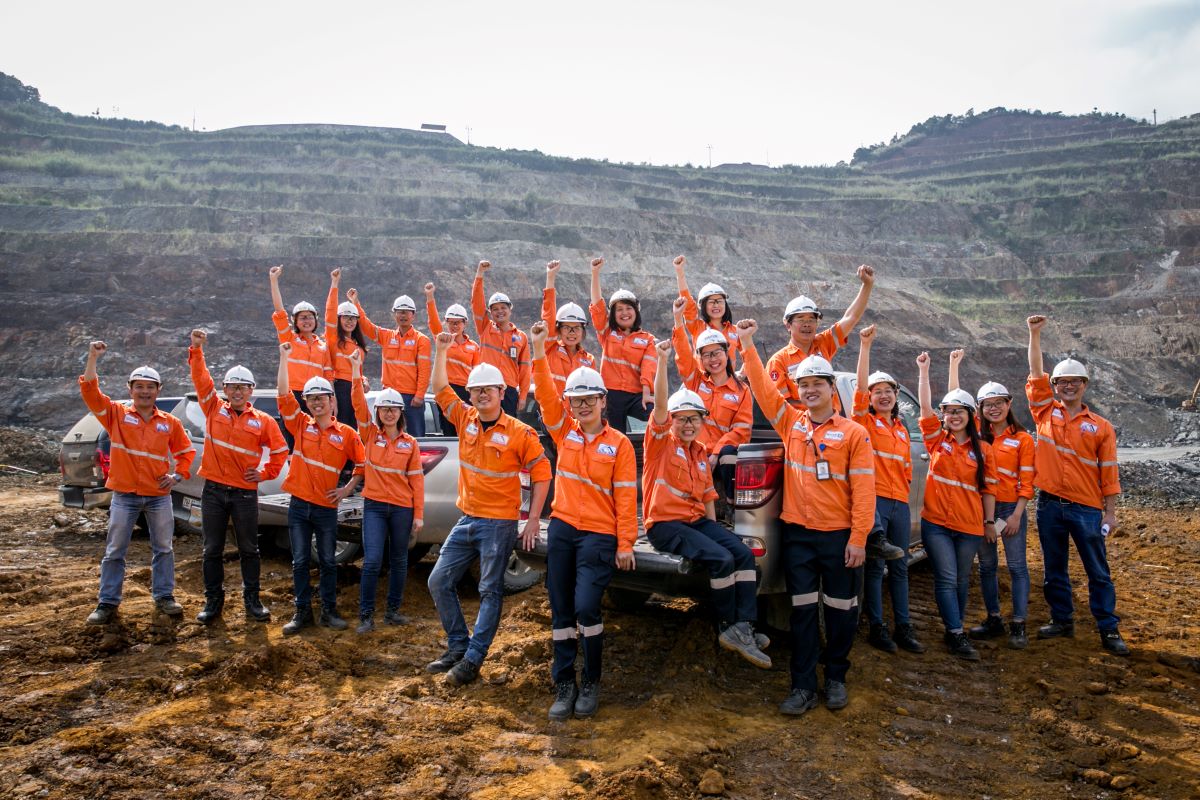 Currently, about 20% of more than 200 senior staff and engineers of Nui Phao are HUMG alumni. 