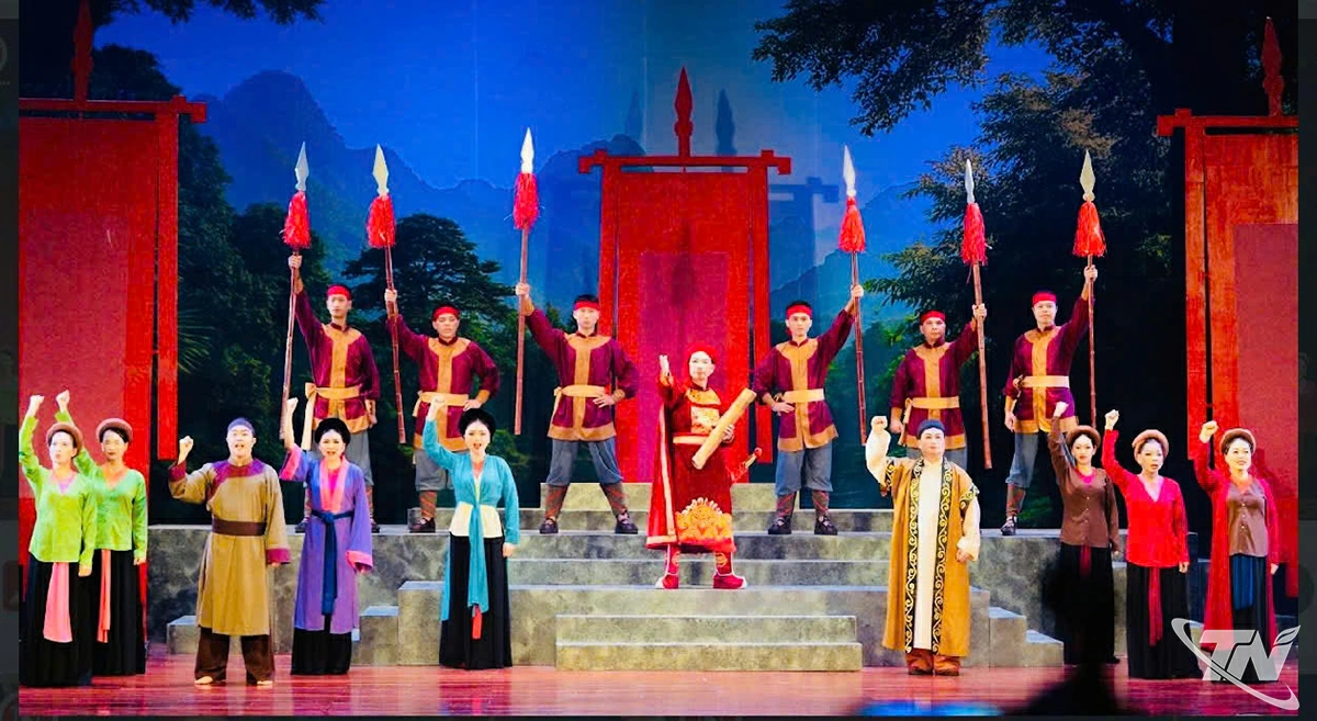 Công diễn vở chèo “Nam Việt Đế - Vạn mùa Xuân” tại Liên hoan Chèo toàn quốc năm 2025
tại Bắc Ninh.