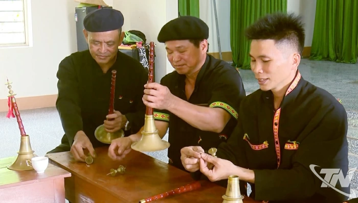 Sợi dây nối những miền thời gian