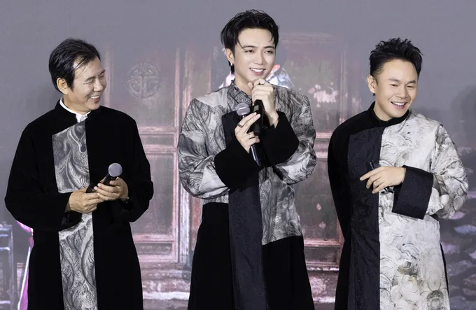 Soobin công bố MV “Mục hạ vô nhân”, chiến dịch CSR “Xẩm đến trường”