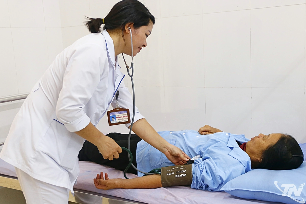 Công tác khám và điều trị bệnh nhân tại Bệnh viện Đa khoa Phú Bình.