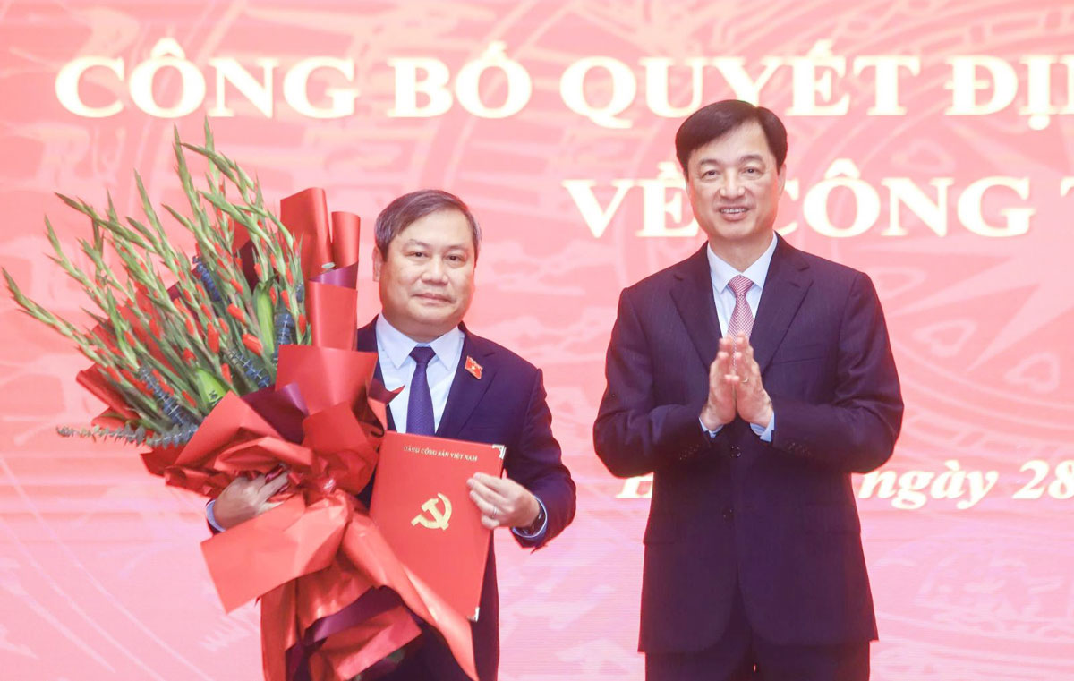 Ông Vũ Đại Thắng nhận quyết định làm Phó Bí thư Thành ủy Hà Nội.