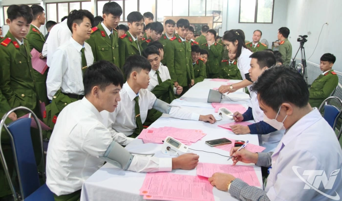 Ngày hội 'Giọt máu nghĩa tình vì đồng đội thân yêu'