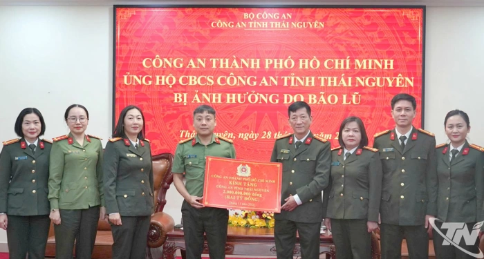 Công an thành phố Hồ Chí Minh hỗ trợ 2 tỷ đồng khắc phục hậu quả do mưa lũ