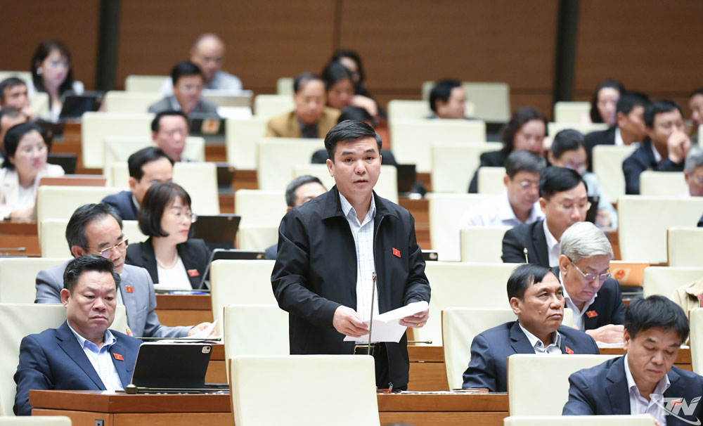 đại biểu Hà Sỹ Huân (Đoàn ĐBQH tỉnh Thái Nguyên) đồng tình với sự cần thiết phải điều chỉnh Luật Kinh doanh bảo hiểm hiện hành.