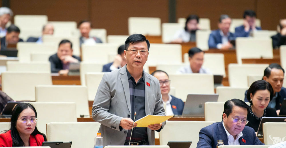 đại biểu Lý Văn Huấn (Đoàn ĐBQH tỉnh Thái Nguyên) thống nhất với nhiều nội dung của dự thảo luật; đồng thời nêu một số đề xuất nhằm tiếp tục hoàn thiện các quy định, bảo đảm tính đồng bộ, khả thi, phù hợp thực tiễn và thông lệ quốc tế.