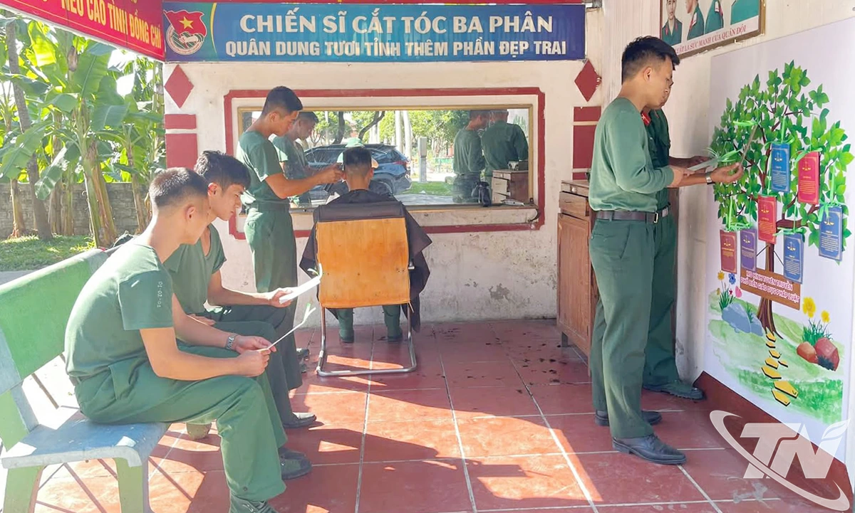 Góc tìm hiểu kiến thức pháp luật tại Lữ đoàn Pháo binh 382.