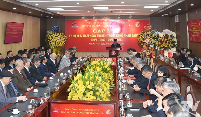 Gặp mặt kỷ niệm 62 năm Ngày truyền thống Công nhân Gang thép