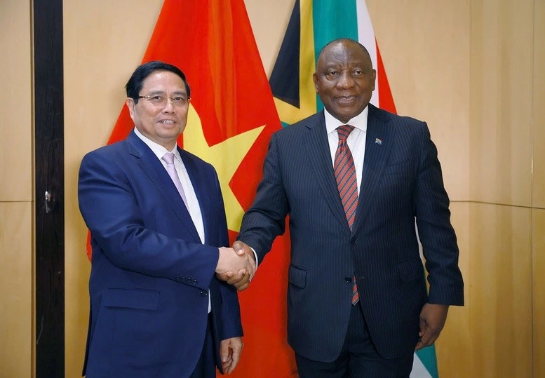 Thủ tướng Chính phủ Phạm Minh Chính và Tổng thống Nam Phi Cyril Ramaphosa. (Ảnh: VGP/Nhật Bắc)