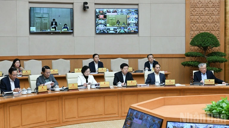 Các Phó Thủ tướng Chính phủ, lãnh đạo các bộ, ngành, cơ quan, đơn vị tham dự phiên họp. (Ảnh: TRẦN HẢI)