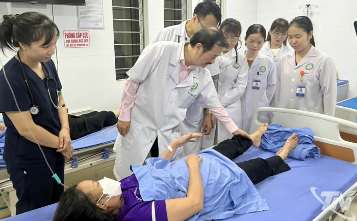 Trên 300 người được khám bệnh, cấp thuốc miễn phí