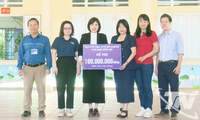 Đoàn công tác của Báo và Phát thanh, Truyền hình Khánh Hòa thăm, tặng quà tại Thái Nguyên