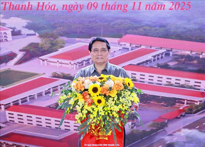 Thủ tướng Phạm Minh Chính phát biểu tại Lễ khởi công tại điểm Trường nội trú liên cấp Tiểu học và Trung học cơ sở xã Yên Khương, Thanh Hóa. Ảnh: Dương Giang/ TTXVN