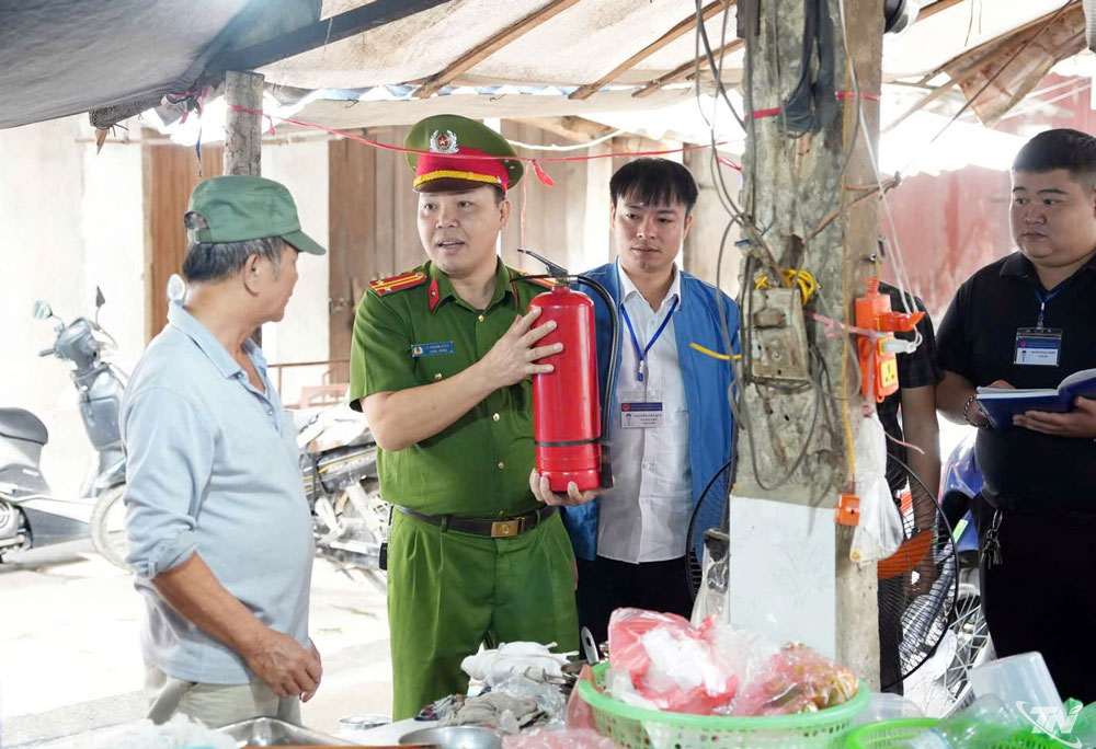 Kiểm tra công tác PCCC và cứu nạn cứu hộ tại Chợ Bờ Hồ.