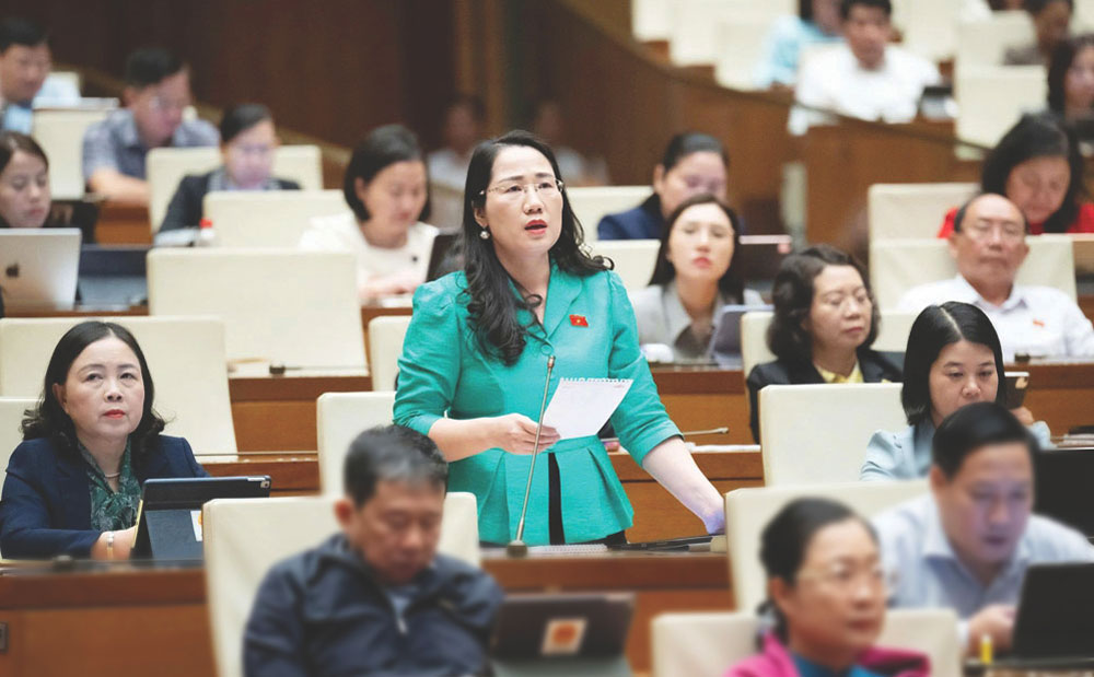 Đại biểu Nguyễn Thị Thủy (Đoàn ĐBQH tỉnh Thái Nguyên) thảo luận về hoạt động tố tụng trong tình trạng khẩn cấp được quy định tại Điều 6 Dự thảo Luật Tình trạng khẩn cấp