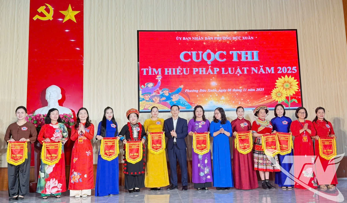 Cuộc thi tìm hiểu pháp luật tại UBND phường Đức Xuân.