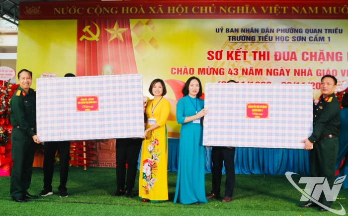 Trường Tiểu học Sơn Cẩm 1 sơ kết thi đua và tiếp nhận hỗ trợ từ Quân khu 1